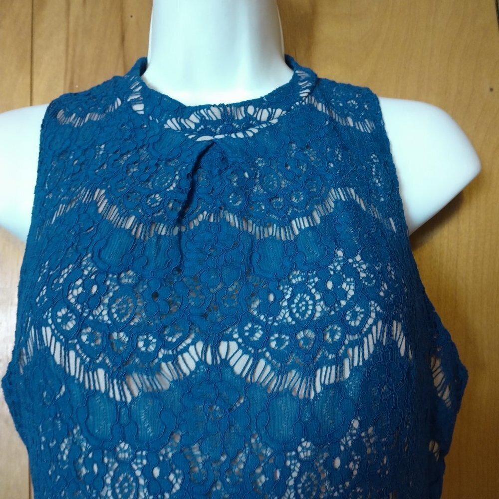 LOVE, FIRE WOMEN'S MEDIUM BLUE SLEEVELESS DRESS LACE OVERLAY FIT AND FLA… - Picture 2 of 6